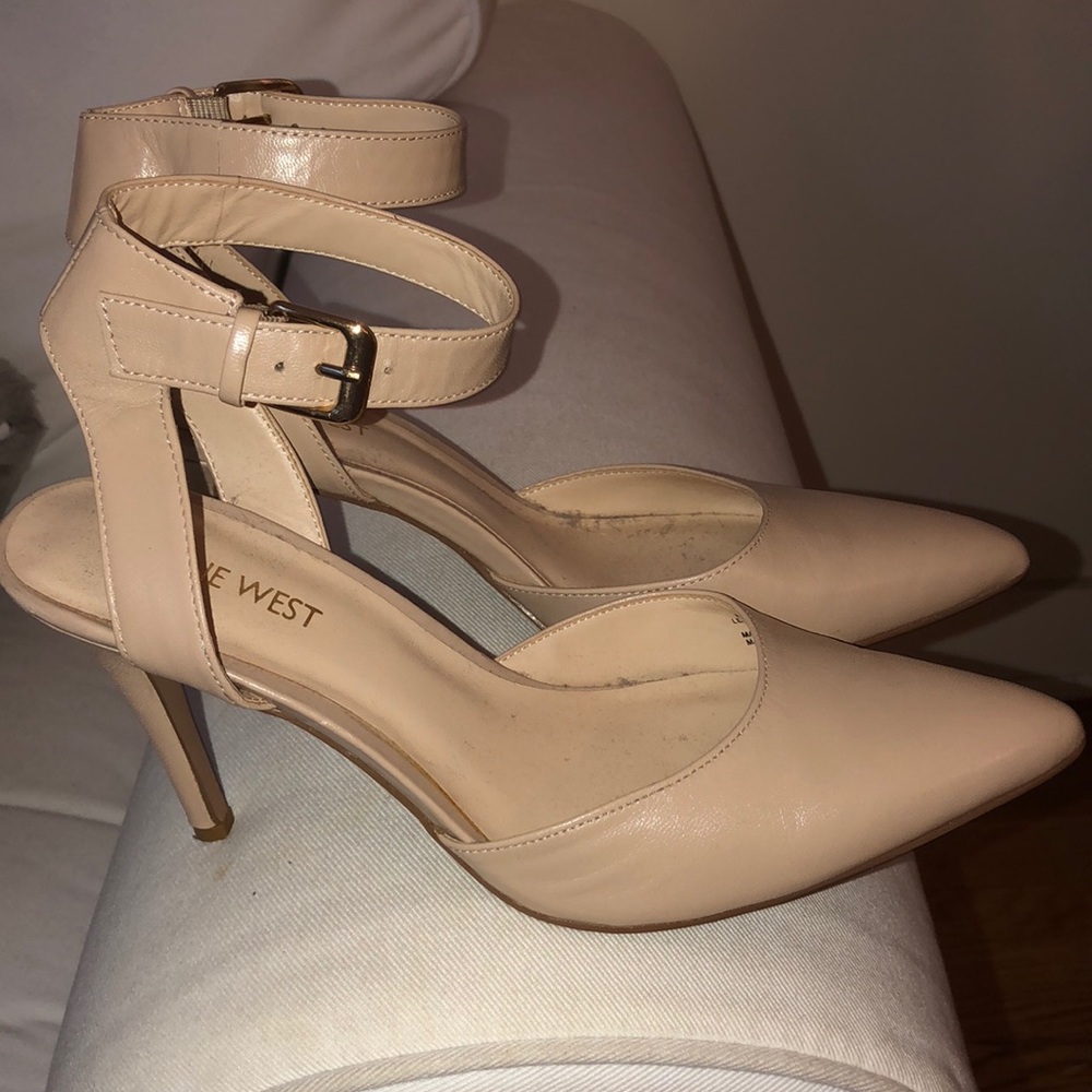 Nine West beige pointy toe heels